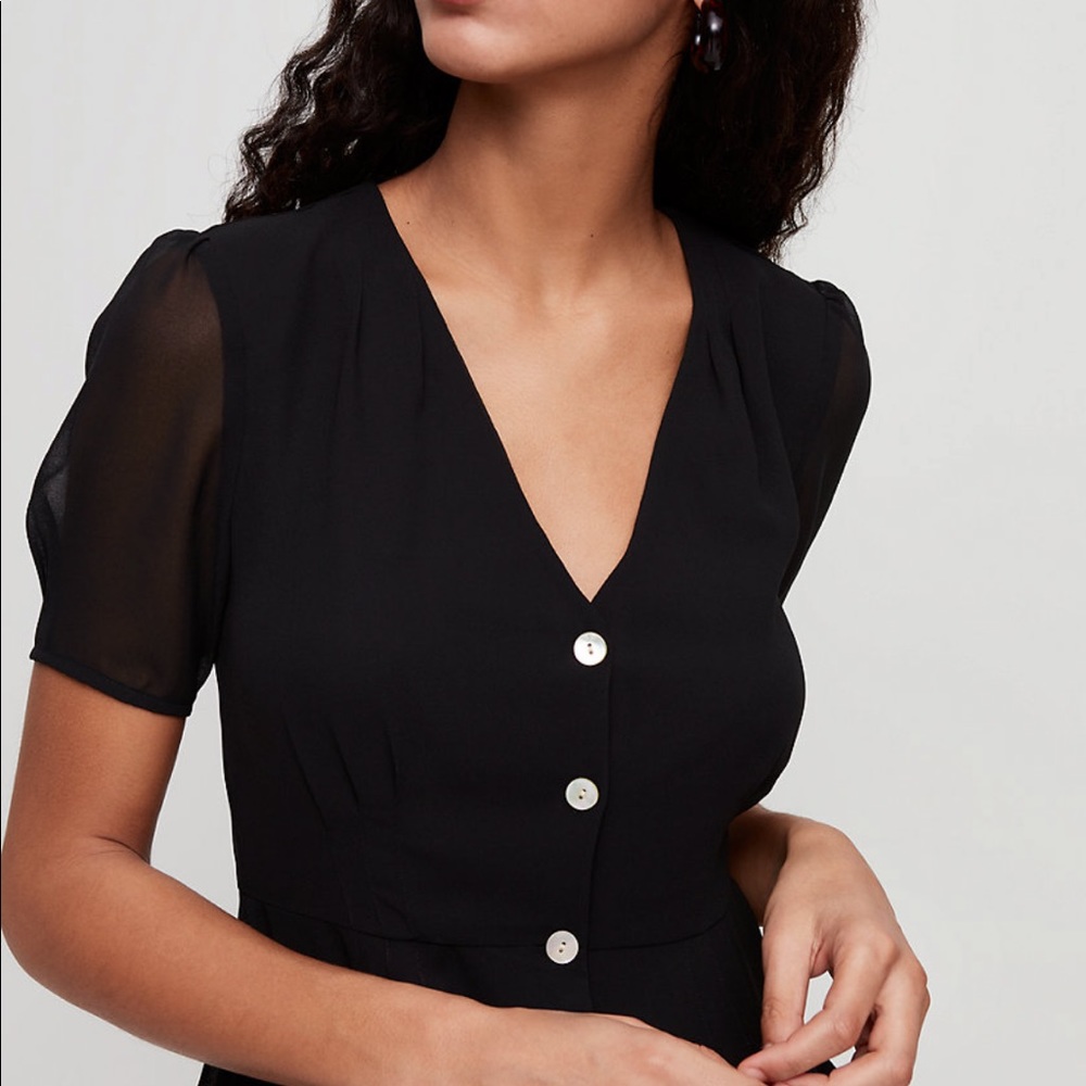 SOLD Aritzia Wilfred button blouse - Picture 3 of 6